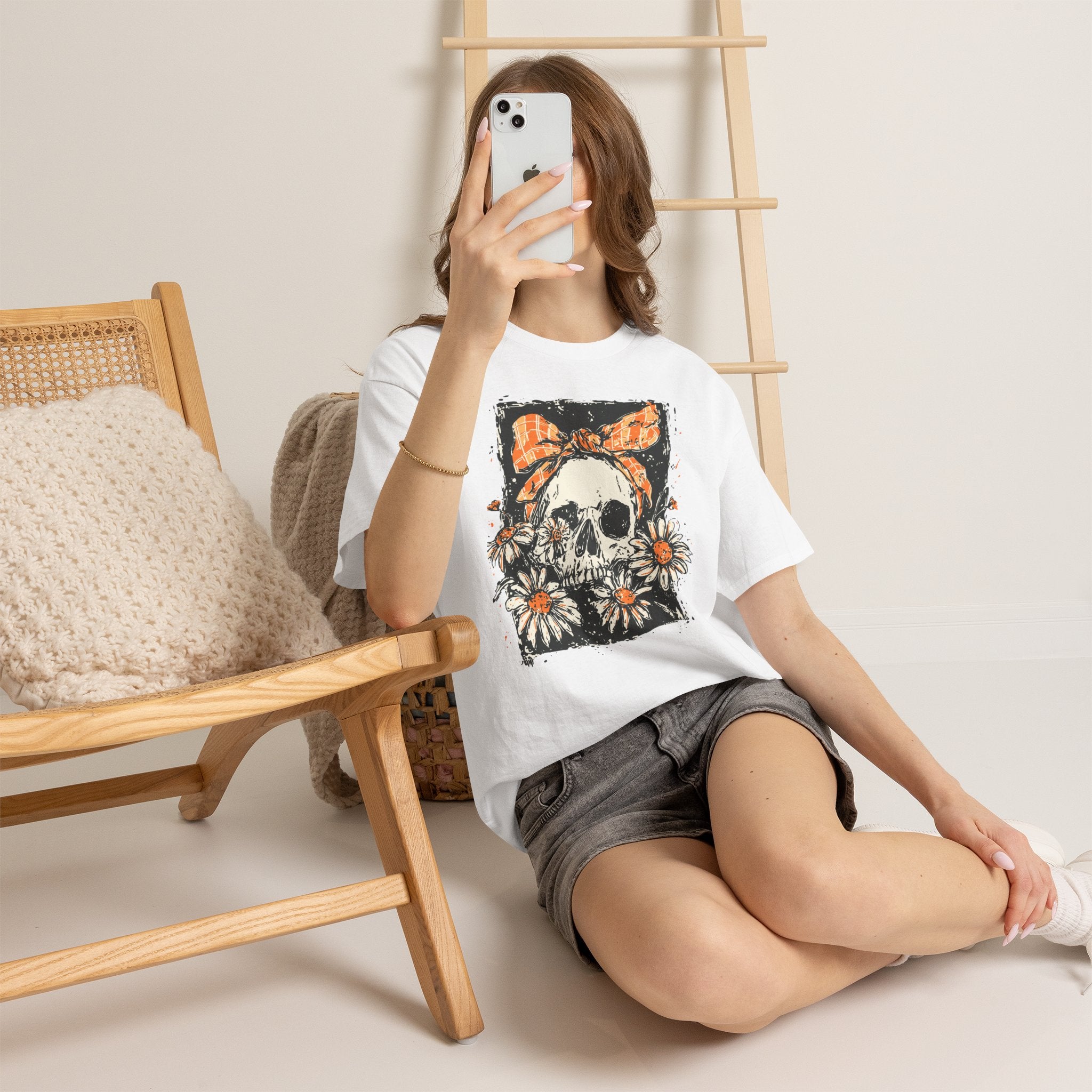 Skull with Daisies Tee – Vintage Floral Skull Graphic T‑Shirt