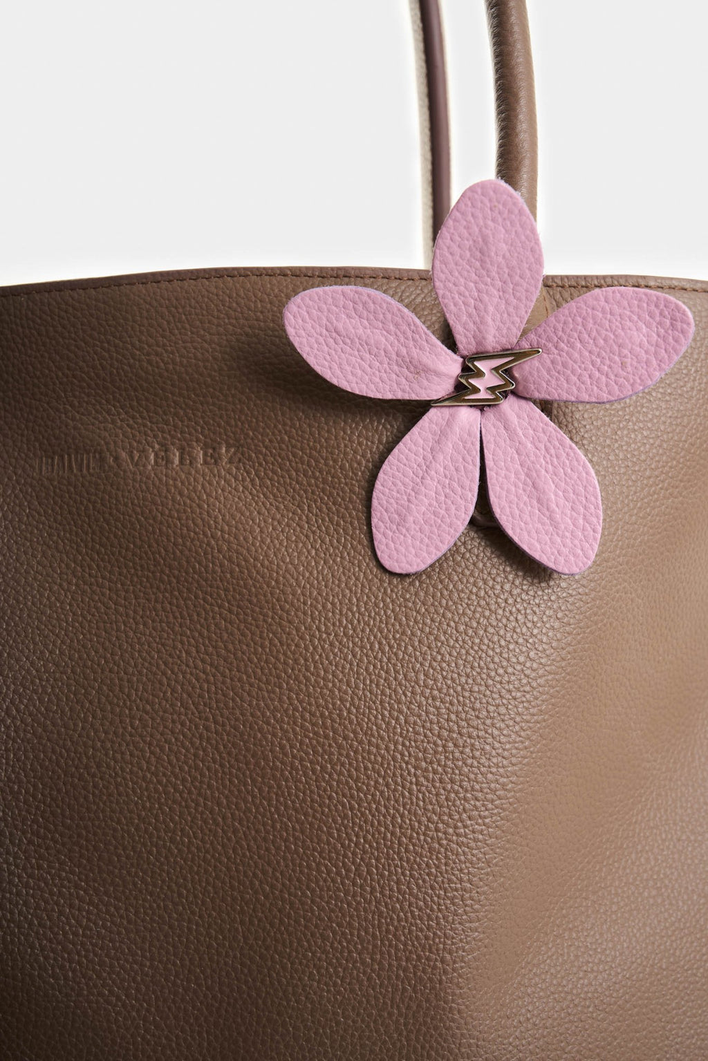 Small leather San Joaquín flower brooch for women - Addy Avenue