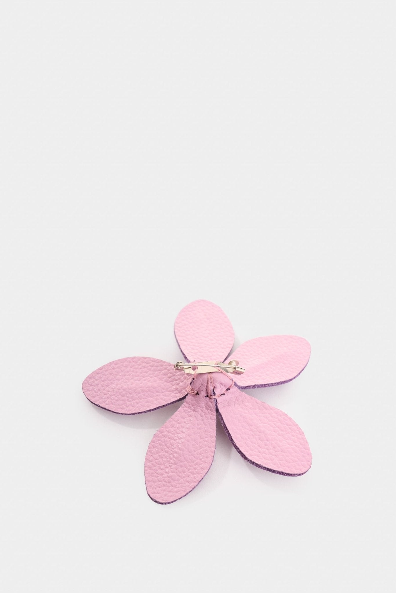 Small leather San Joaquín flower brooch for women - Addy Avenue